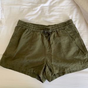 J. Crew Green Linen Shorts | size Large